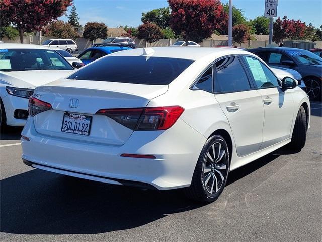 Photo of 2023 Platinum White Honda Civic