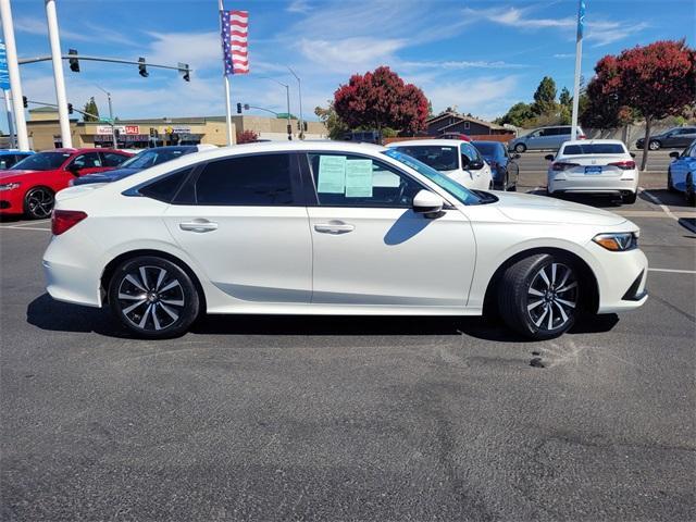 Photo of 2023 Platinum White Honda Civic