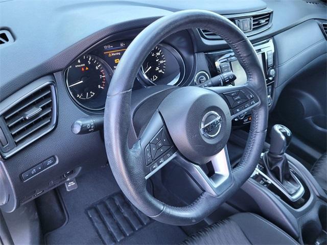 Photo of 2018 Gun Metallic Nissan Rogue
