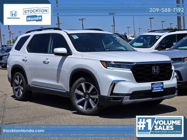 Photo of 2025 Platinum White Pearl Honda Pilot