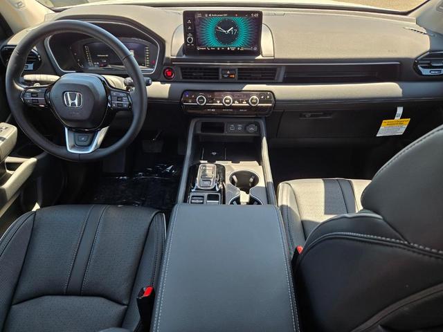Photo of 2025 Platinum White Pearl Honda Pilot