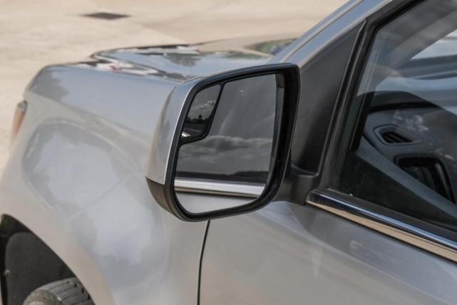 Photo of 2017 Silver Ice Metallic Chevrolet Colorado