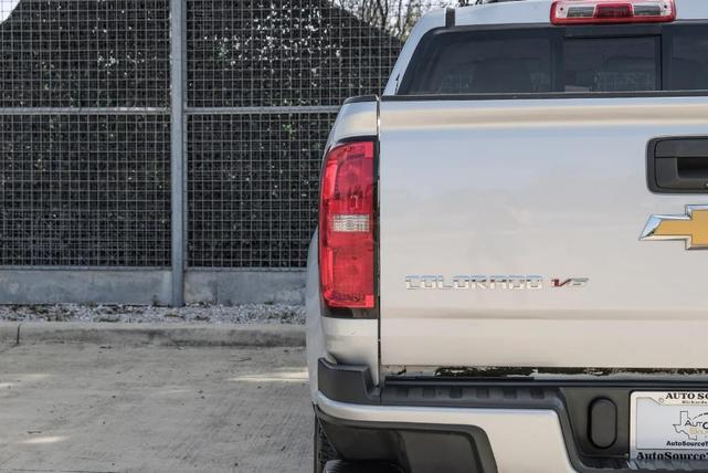 Photo of 2017 Silver Ice Metallic Chevrolet Colorado
