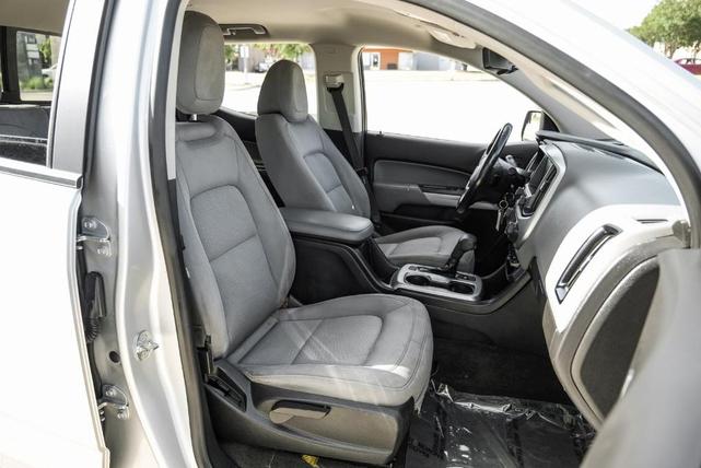 Photo of 2017 Silver Ice Metallic Chevrolet Colorado