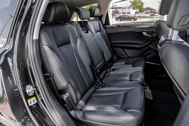 Photo of 2023 Mythos Black Metallic Audi Q7