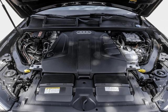 Photo of 2023 Mythos Black Metallic Audi Q7