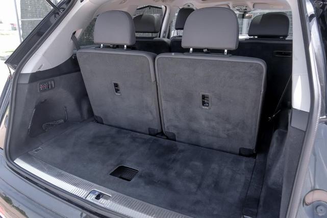 Photo of 2023 Mythos Black Metallic Audi Q7