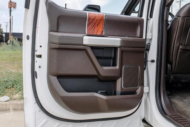 Photo of 2017 White Platinum Ford F-350