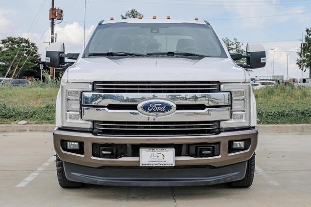 Photo of 2017 White Platinum Ford F-350