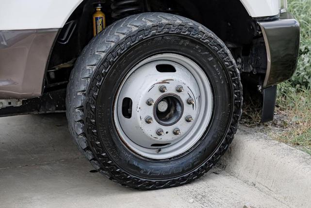 Photo of 2017 White Platinum Ford F-350