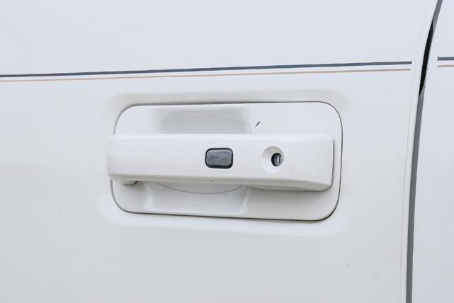 Photo of 2017 White Platinum Ford F-350