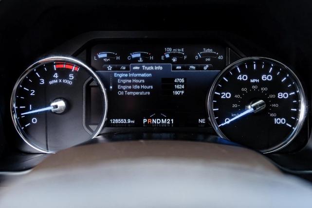 Photo of 2017 White Platinum Ford F-350