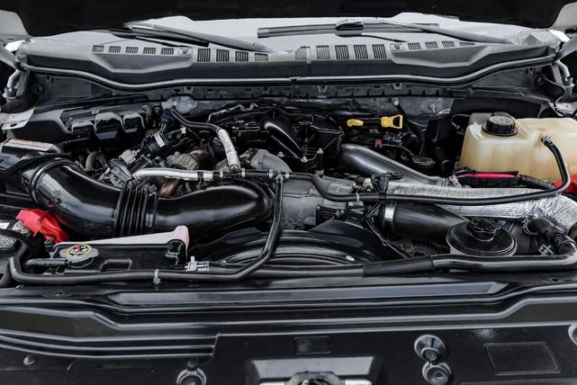 Photo of 2017 White Platinum Ford F-350