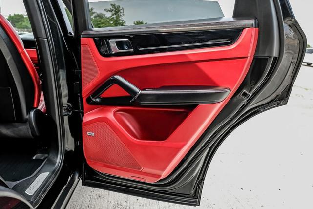 Photo of 2020 Black Porsche Cayenne