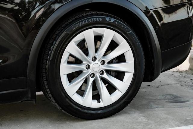 Photo of 2017 Black Tesla Model X