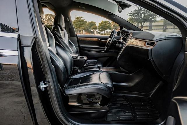 Photo of 2017 Black Tesla Model X