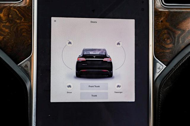 Photo of 2017 Black Tesla Model X