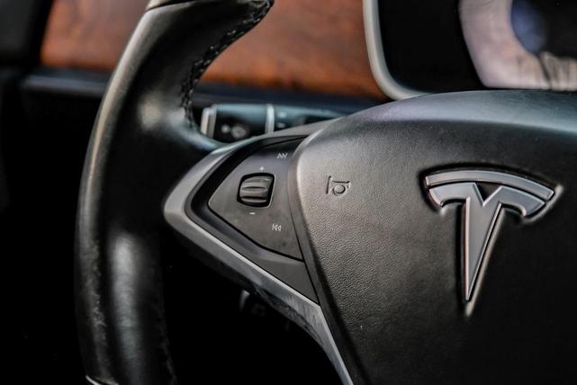 Photo of 2017 Black Tesla Model X