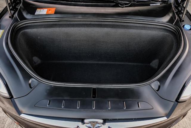 Photo of 2017 Black Tesla Model X