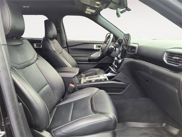 Photo of 2022 Black Ford Explorer