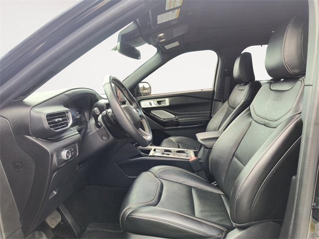 Photo of 2022 Black Ford Explorer