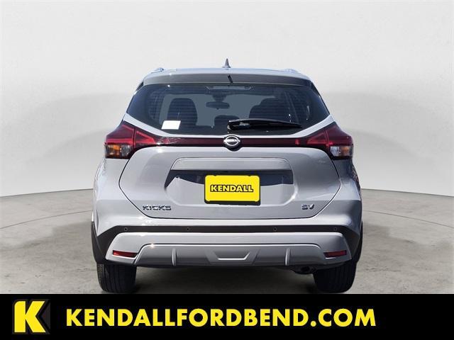 Photo of 2023 Boulder Gray Pearl Nissan Kicks