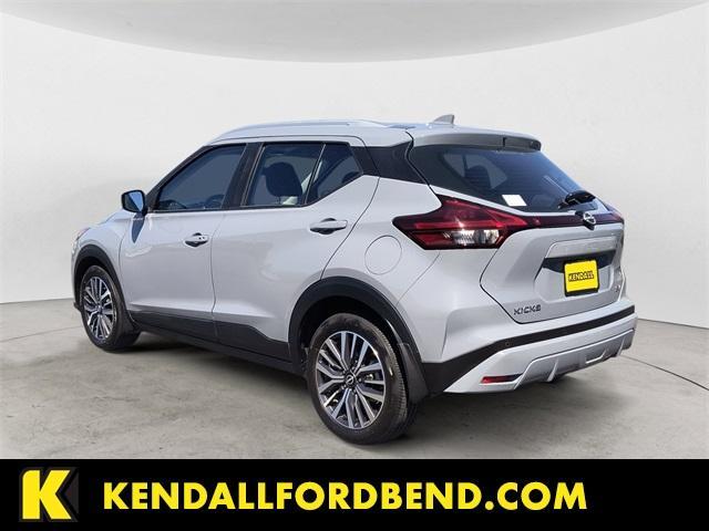 Photo of 2023 Boulder Gray Pearl Nissan Kicks