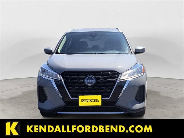 Photo of 2023 Boulder Gray Pearl Nissan Kicks