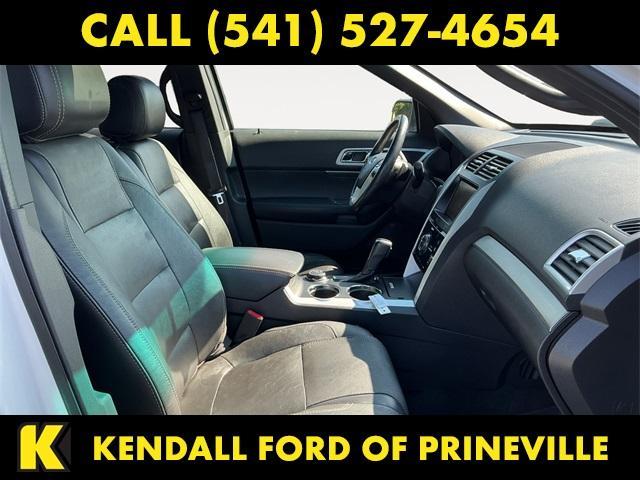 Photo of 2014 White Platinum Clearcoat Metallic Ford Explorer