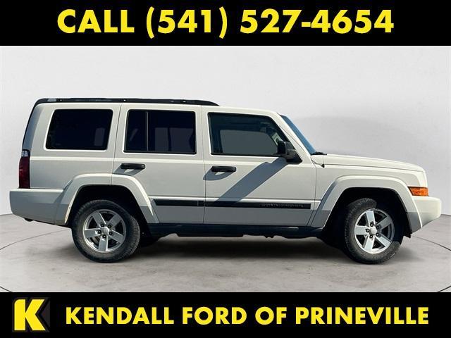 Photo of 2006 Stone White Clearcoat Jeep Commander