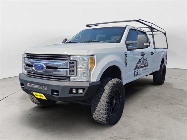 Photo of 2017 Oxford White Ford F-350
