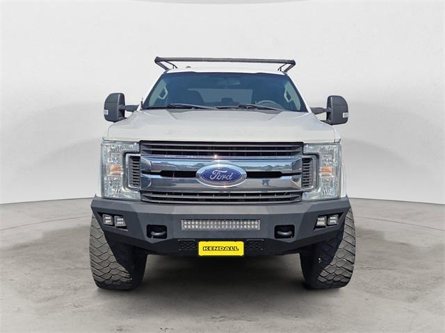 Photo of 2017 Oxford White Ford F-350