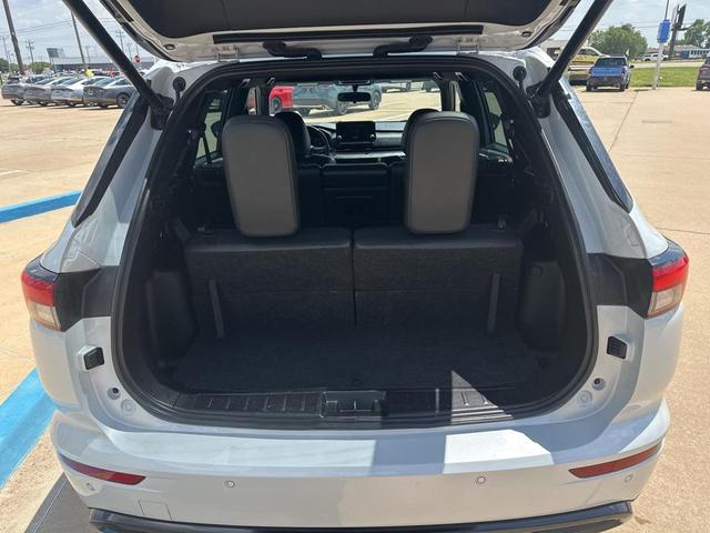 Photo of 2023 Alloy Silver Metallic Mitsubishi Outlander