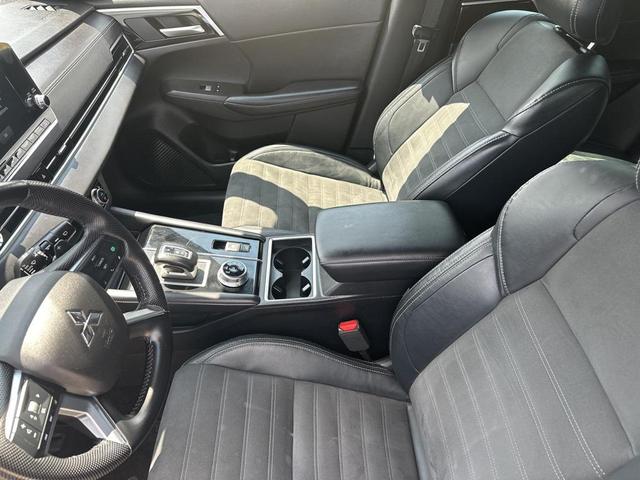 Photo of 2023 Alloy Silver Metallic Mitsubishi Outlander