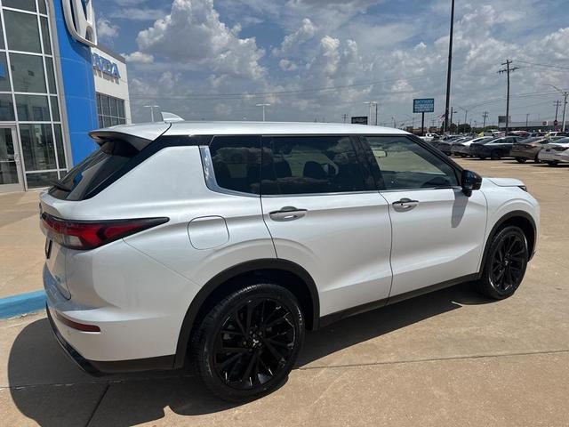 Photo of 2023 Alloy Silver Metallic Mitsubishi Outlander