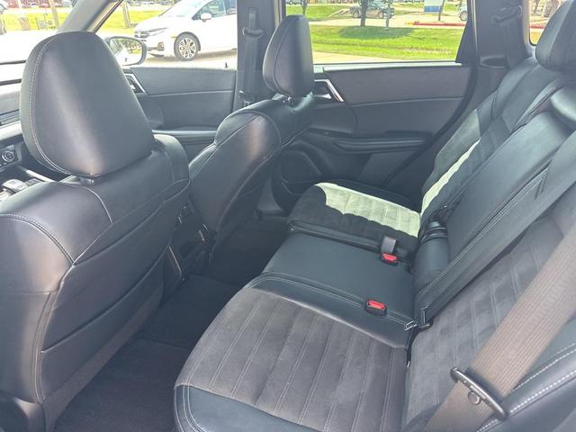 Photo of 2023 Alloy Silver Metallic Mitsubishi Outlander