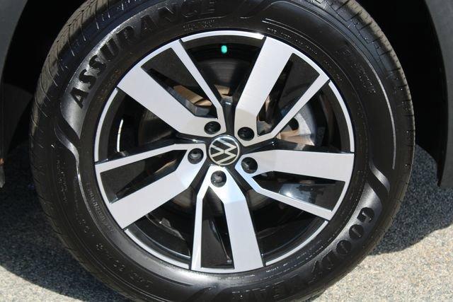 Photo of 2021 Deep Black Pearl Effect Volkswagen Atlas