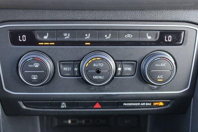 Photo of 2021 Deep Black Pearl Effect Volkswagen Atlas