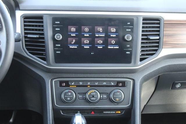 Photo of 2021 Deep Black Pearl Effect Volkswagen Atlas