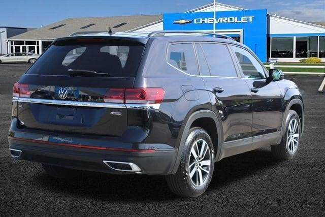 Photo of 2021 Deep Black Pearl Effect Volkswagen Atlas