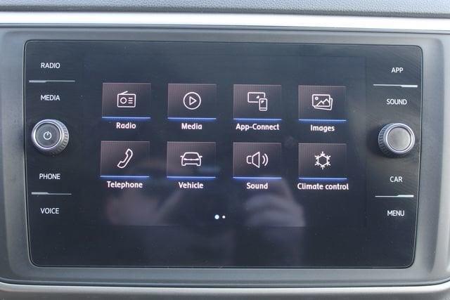 Photo of 2021 Deep Black Pearl Effect Volkswagen Atlas