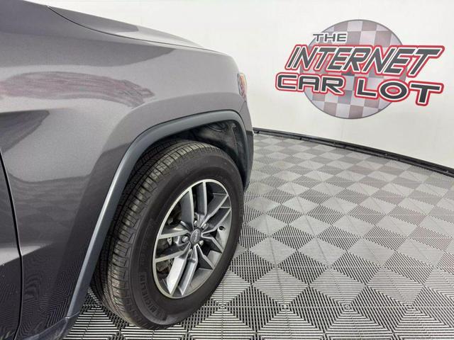 Photo of 2018 Gray Jeep Grand Cherokee