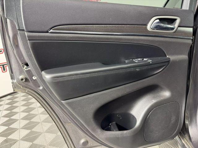 Photo of 2018 Gray Jeep Grand Cherokee