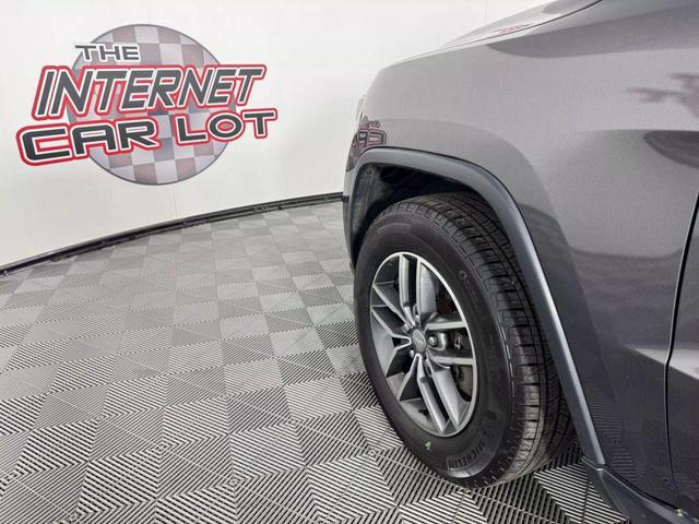 Photo of 2018 Gray Jeep Grand Cherokee