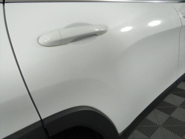 Photo of 2019 White Jeep Cherokee