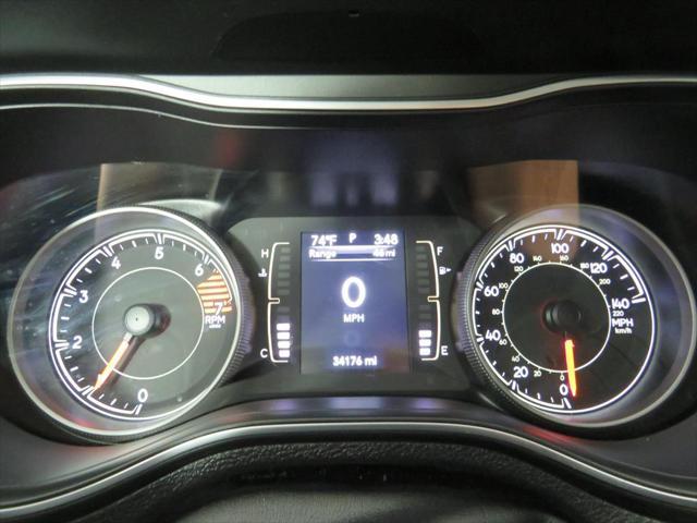 Photo of 2019 White Jeep Cherokee