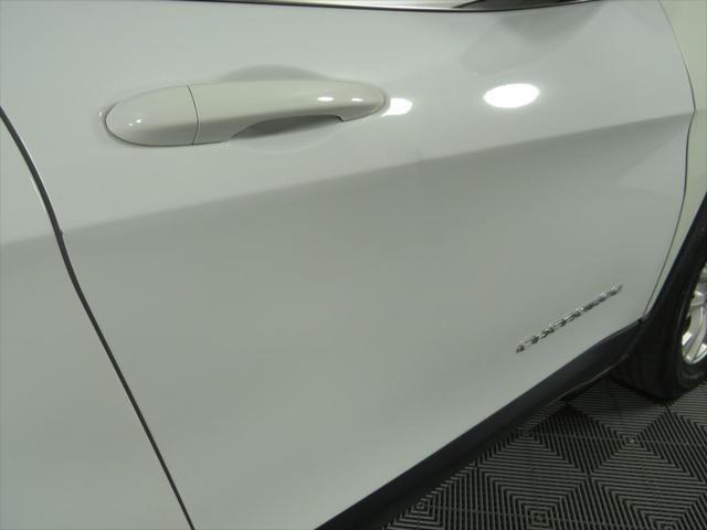 Photo of 2019 White Jeep Cherokee