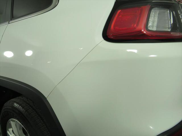 Photo of 2019 White Jeep Cherokee