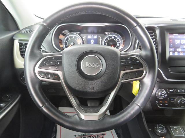 Photo of 2019 White Jeep Cherokee