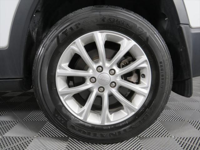 Photo of 2019 White Jeep Cherokee